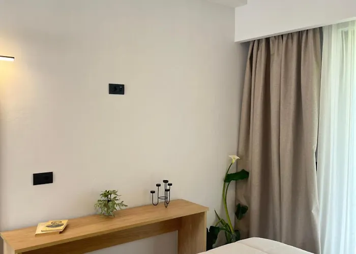Helen & Theo Apartment