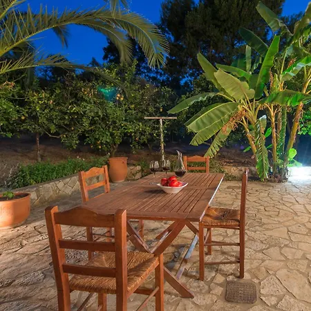 アパート Helen & Theo ラガナス