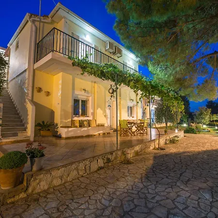 アパート Helen & Theo